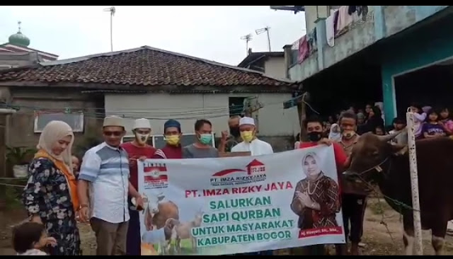 Bantu Masyarakat Ditengah PPKM Darurat, Hj. Rizayati Bagikan Ratusan Ton Daging Qurban